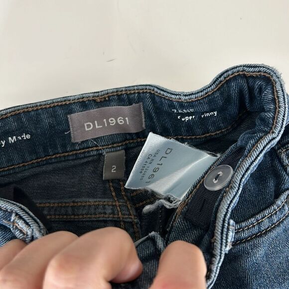 DL 1961 Toddler jeans 2T - Picture 2 of 3